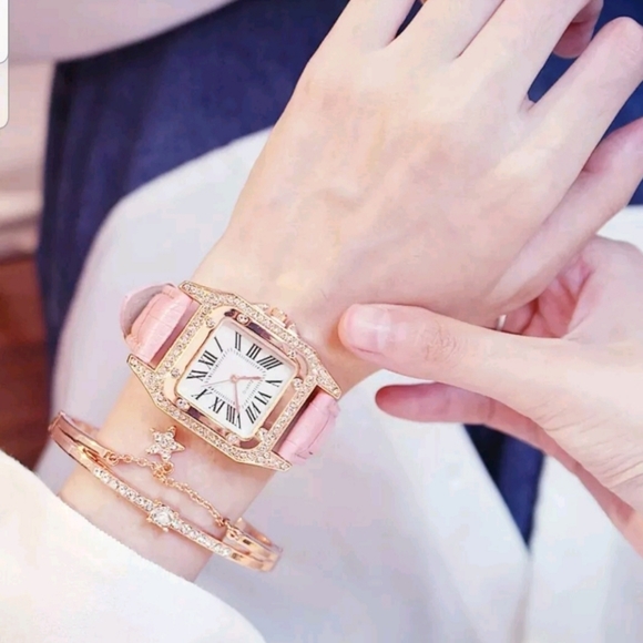 Beautiful watches comes with bracelets  all colors are disponible - Picture 7 of 7